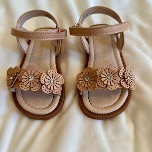 *4 for $20 Mix&Match* Toddler Girls Tan Floral Sandals‎